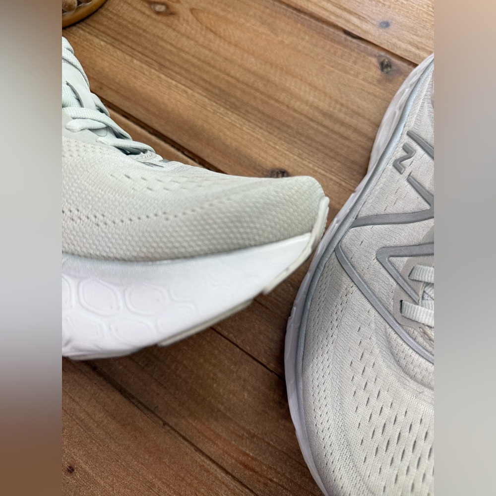 New Balance Women's Fresh Foam Shoes 8.5 Wide - Picture 13 of 15